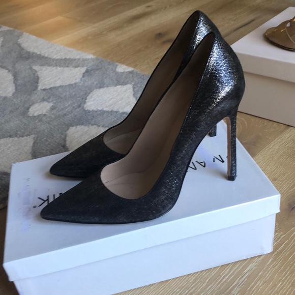 SOLD: Manolo Blahnik Pumps - Picture 2 of 3